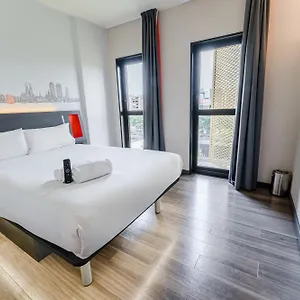 Отель Easyhotel Barcelona Fira Оспиталет-де-Льобрегат